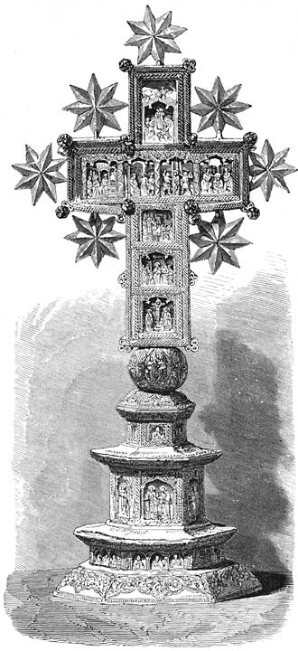 Gebeeldhouwd kruis in de sakristie te Kari&egrave;s.