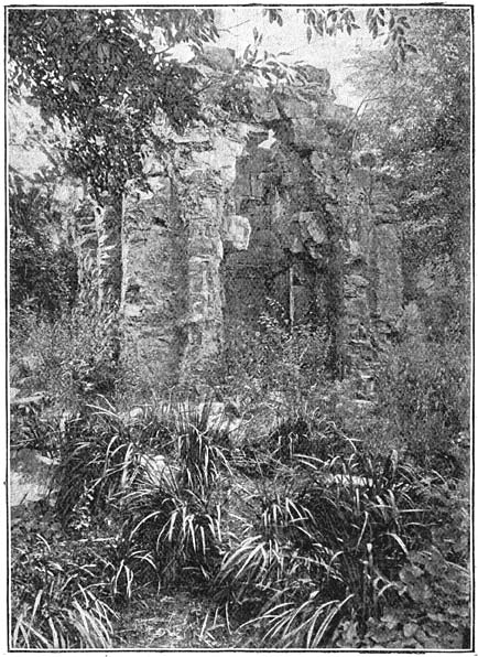 Ru&iuml;ne van een tempel te Khotair.