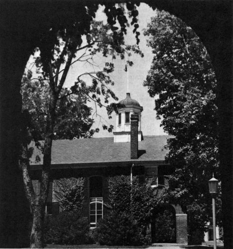 The old courthouse, 1800, prior to restoration in
1967.
