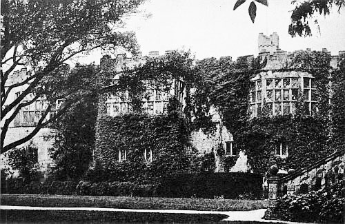 “It still seems alive with memories of the fair Dorothy
Vernon.”&mdash;Page 217.