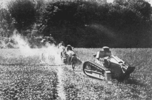 FIRST OF THE GREAT FRANCO-AMERICAN COUNTER-OFFENSIVE AT CH�TEAU-THIERRY.
THE FRENCH BABY TANKS, KNOWN AS "CHARS D'ASSAUTS,"
ENTERING THE WOOD OF VILLERS-COTTERETS, SOUTHWEST OF SOISSONS