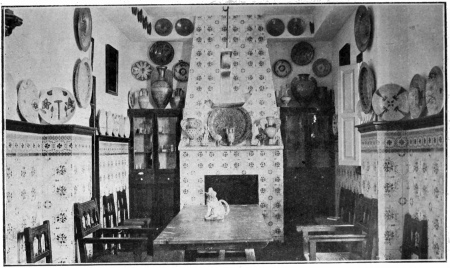 PETITE SALLE A MANGER DE LA MALVARROSA, IMITANT UNE
CUISINE DE STYLE VALENCIEN