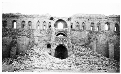 Fig. 85.&mdash;UKHEIḌIR, INTERIOR OF SOUTH GATE.