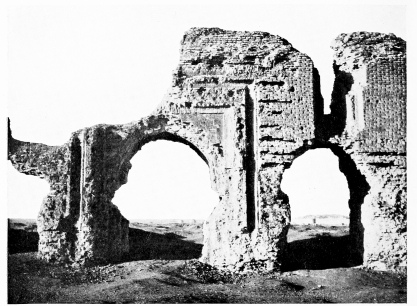 Fig. 138.&mdash;SÂMARRÂ, INTERIOR OF SOUTH GATE, RUINED
MOSQUE.