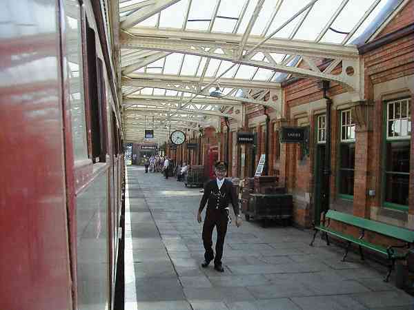 Loughborough station,  ready to depart